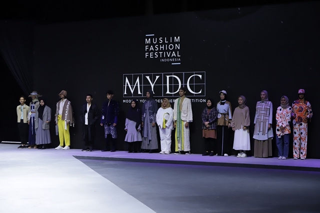 Memotret Gaya Simple untuk Pecinta Fashion Muslim Milenial  